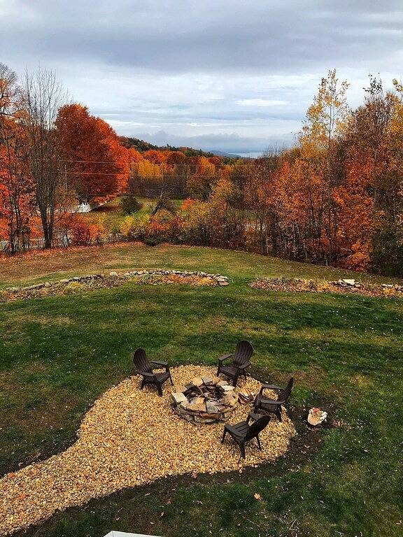 Glass House Getaway- 3 Minutes to Gunstock & Pet Friendly! in Gilford, Lake Winnipesaukee