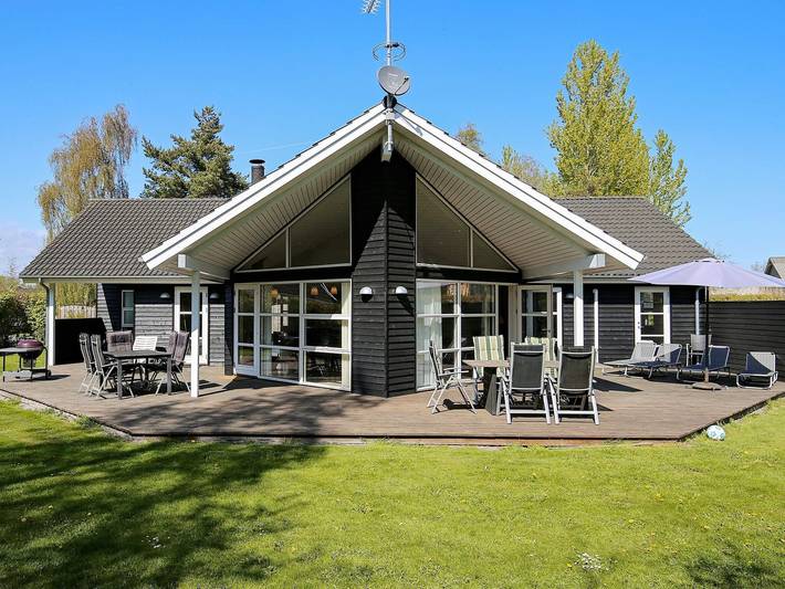 Ferienhaus für 10 Personen, mit Terrasse und Garten auf Seeland