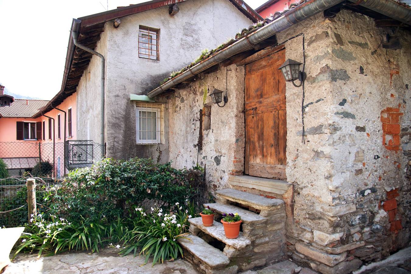 Appartamento intero, Appartamento di vacanza "Dongo Garden" con giardino privato e Wi-Fi in Dongo, Lago di Como