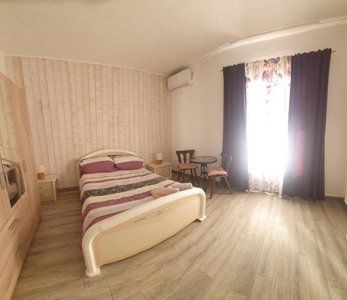 Gîte pour 2 personnes, avec Balcon et Terrasse ainsi que Jardin et Vue à Villanova - 2