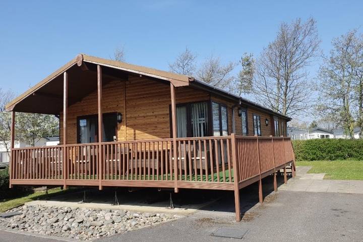 Blockhütte für 9 Personen, mit Garten und Pool sowie Terrasse, mit Haustier - 1
