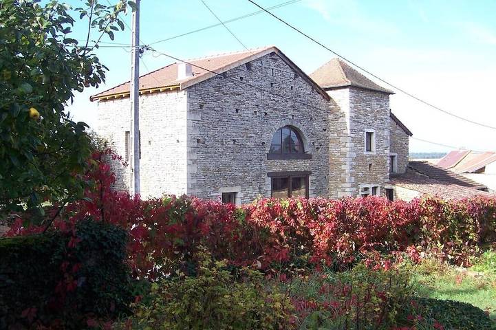 Location de vacances pour 8 personnes, avec Jacuzzi ainsi que Terrasse et Jardin à Chissey-lès-Mâcon