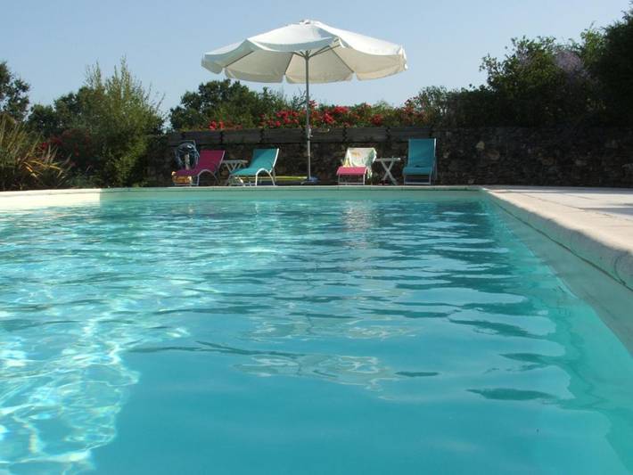 Location de vacances pour 2 personnes, avec jardin ainsi que piscine et vue à Les Lèches