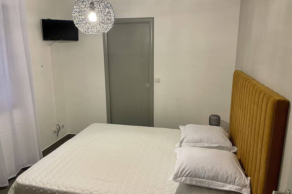 Comfortabele villa met verwarmd zwembad en spa tussen zee en bergen in Aléria, Corte en omgeving