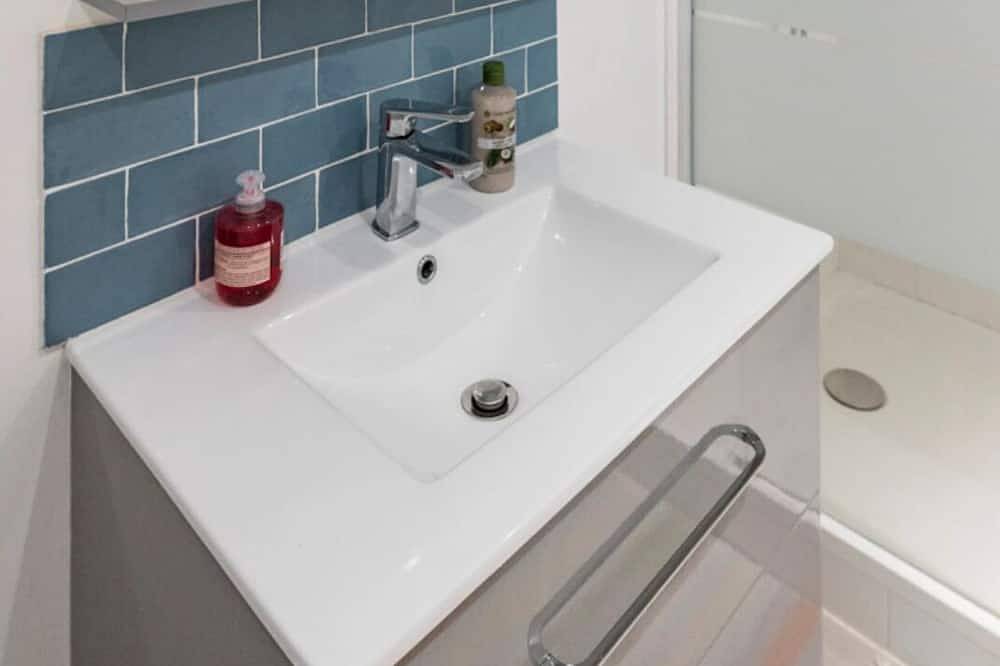 Apartamento entero, Lovely apartment with small garden overlooking park in Le Chesnay, Yvelines