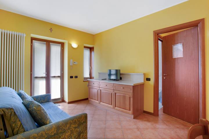 Appartamento intero, Residence Appartamento Roma" con vista sulle montagne, terrazza e Wi-Fi in Civate, Brianza