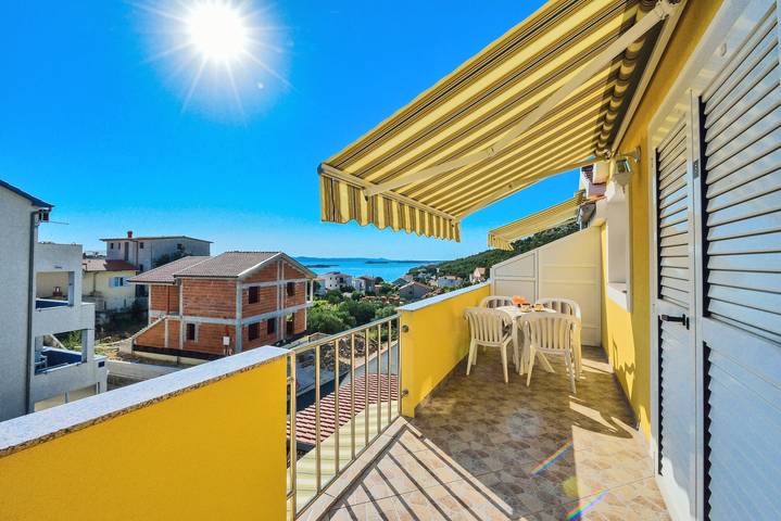 Ferienwohnung für 4 Personen, mit Balkon/Terrasse und Pool in Drage (Pakoštane)