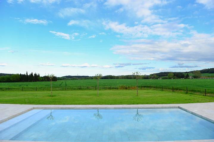 Casa rural para 20 personas, con piscina además de vistas y jardín en Pla de l'Estany - 3