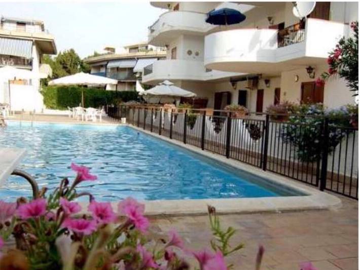 Ferienhaus für 9 Personen, mit Balkon und Terrasse sowie Garten und Kinderpool