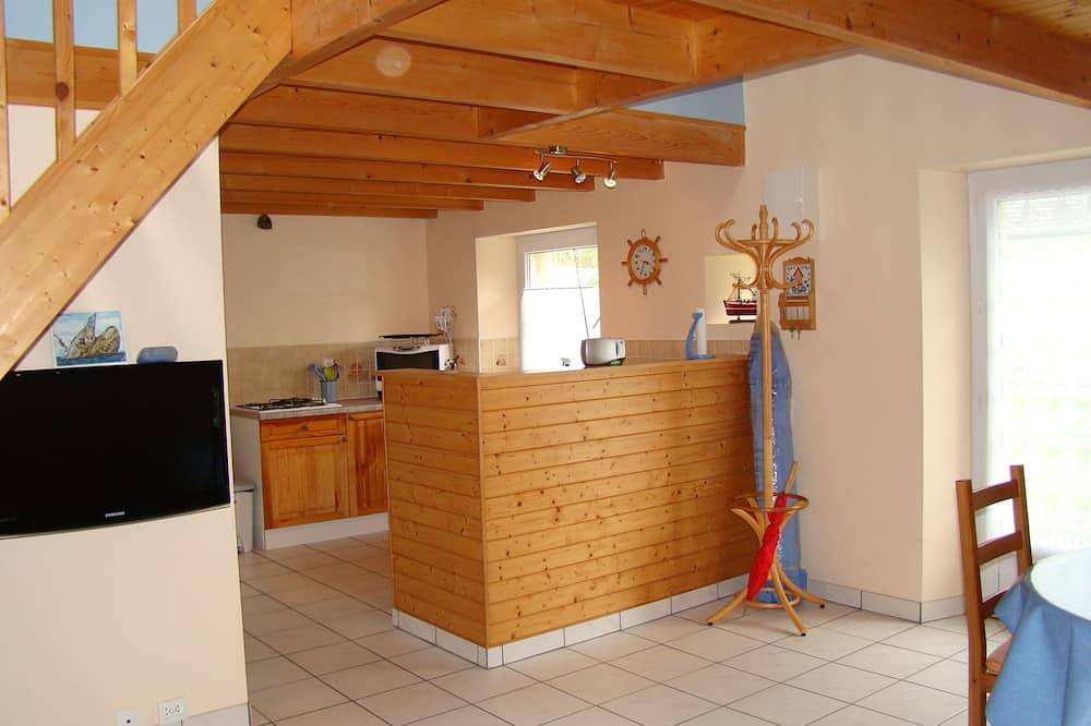 A 1 km del mar, piscina cubierta climatizada para 5 personas, paseo marítimo gratuito. in Ploudalmézeau, Región de Brest