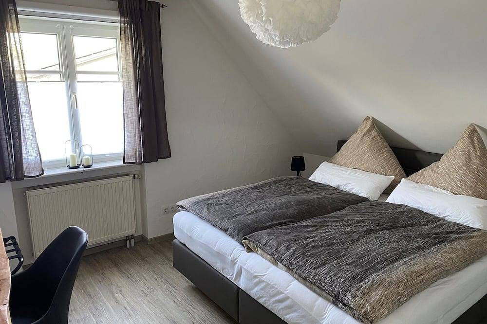 Ganze Wohnung, Exklusive Ferienwohnung (125qm) mit schöner Dachterrasse für 6 Personen in Bürgstadt, Fränkisches Weinland