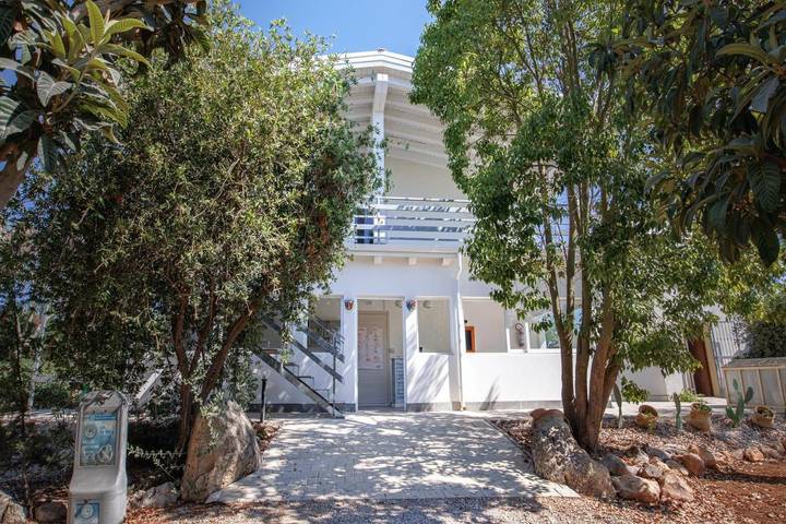 Casa vacanza per 3 persone, con piscina e giardino nonché panorama a Leverano