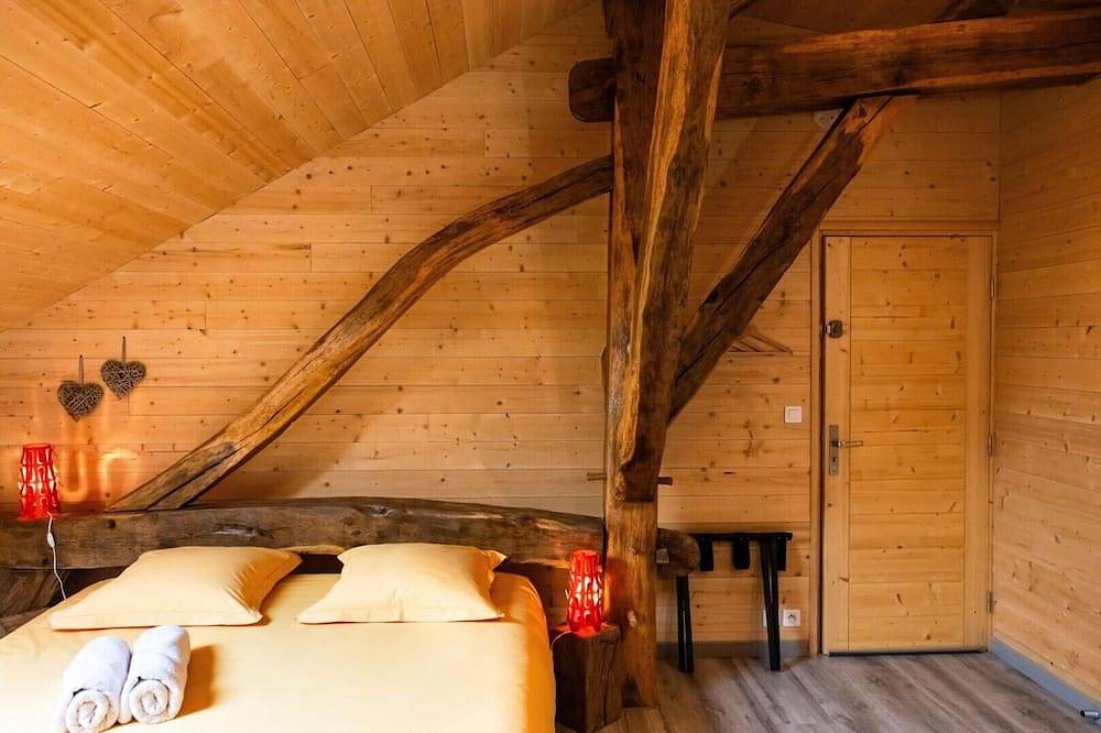 Chambre d’hôtes « Agathis » avec terrasse commune, jardin commun et jacuzzi non privatif in Vellerot-lès-Vercel, Jura Francais