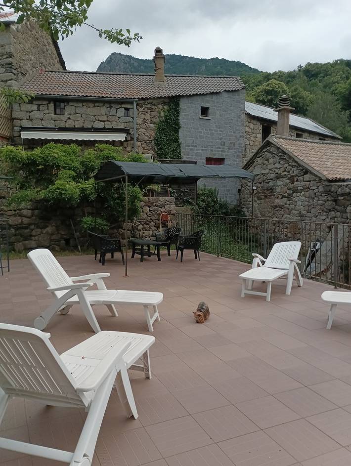 Casa vacanze 'La Jeannette' con vista montagne, piscina privata e Wi-Fi in Sablières, Parc naturel régional des Monts d'Ardèche