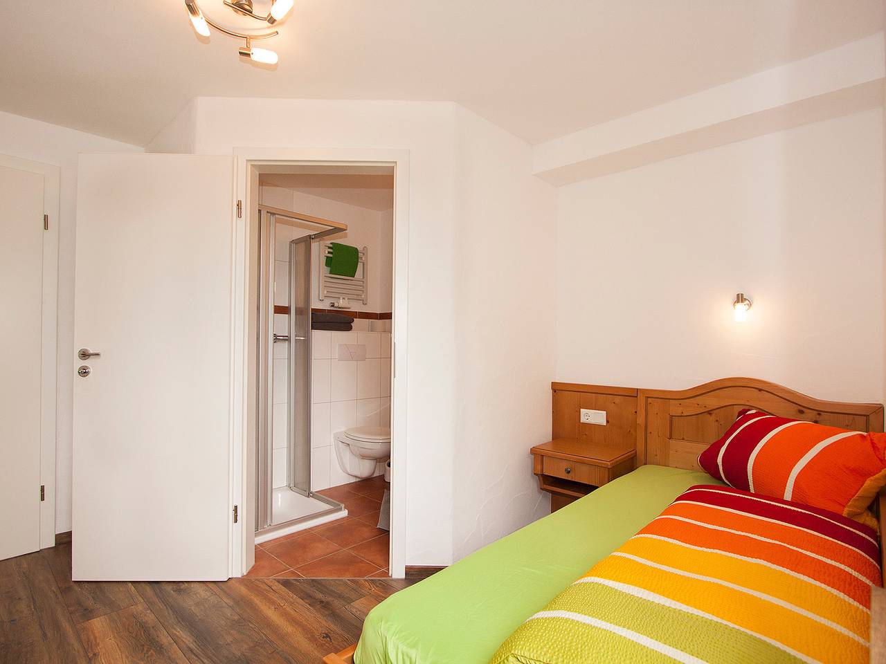 Ganze Wohnung, Ferienwohnung 'Gänseblume' mit Privatterrasse, Gemeinschaftsgarten und Wi-Fi in Finnentrop, Sauerland