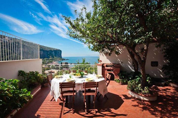 Villa für 8 Personen, mit Balkon und Garten - 1