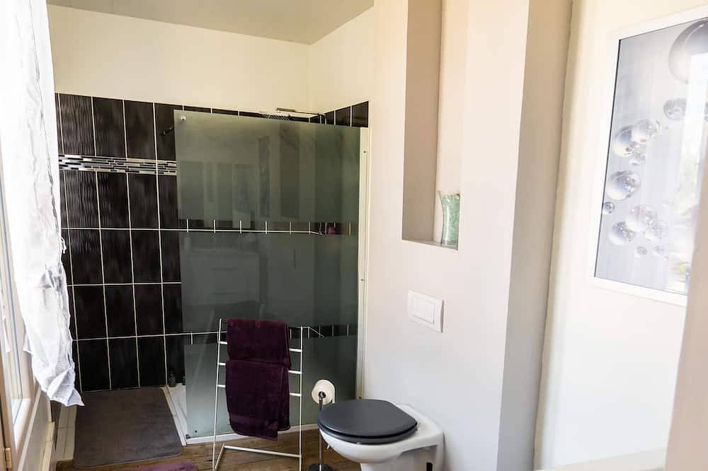 Villa Celine, un Bed & Breakfast avec quatre chambres, jardin et piscine in Saint-Laurent-de-la-Cabrerisse, Région de Narbonne