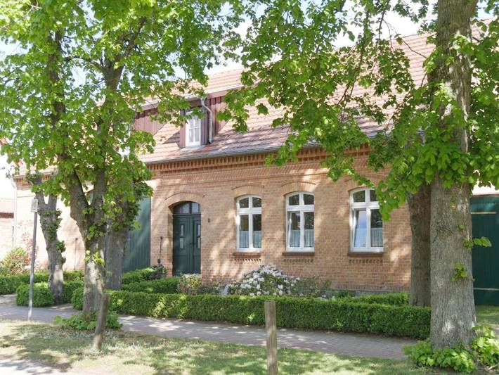 Ferienwohnung für 5 Personen, mit Terrasse und Garten in Vipperow