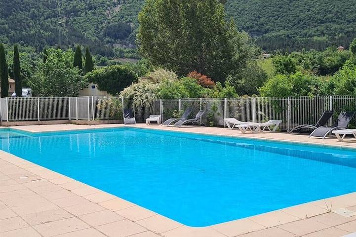 Appartement de vacances pour 4 personnes, avec balcon ainsi que jardin et piscine - 1