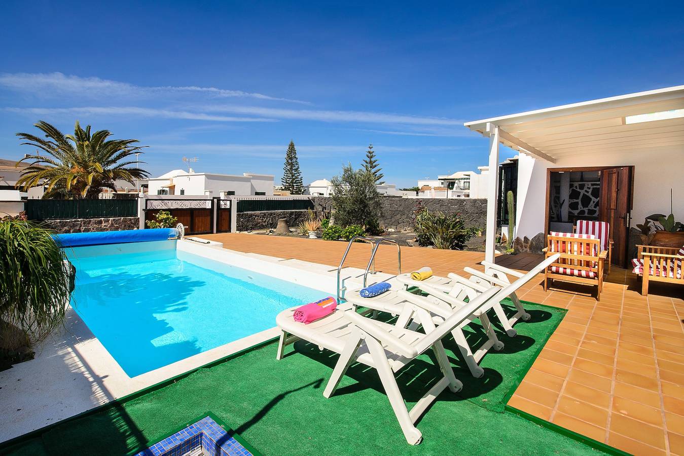 Wunderschöne Villa mit Pool, Terrasse, Wlan und Garten in Playa Blanca, Yaiza