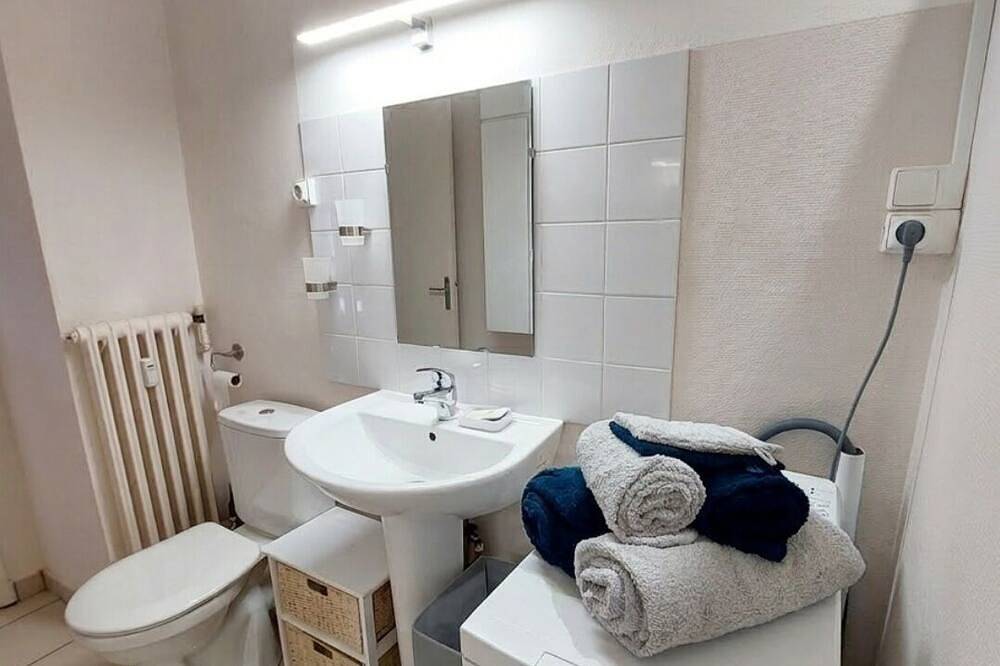 Entire apartment, Le Cosy Gaillard, 3 stars. City view and private parking space. in Brive-la-Gaillarde, Brive-la-Gaillarde region