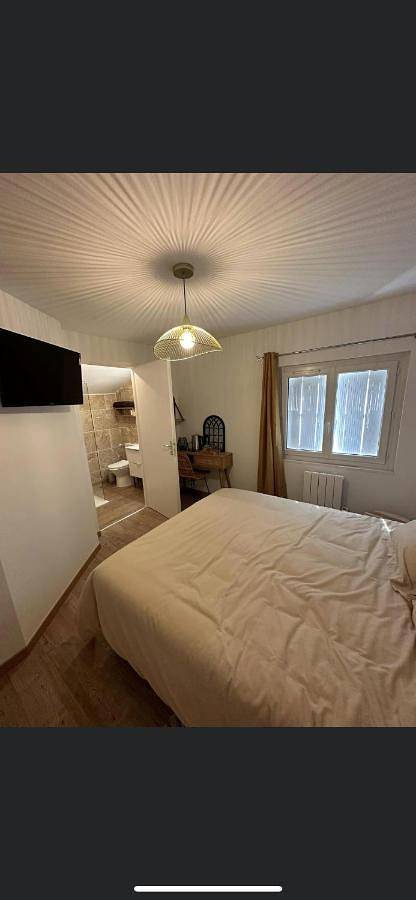 Double Room with Private Bathroom in Mussidan, Périgord Blanc