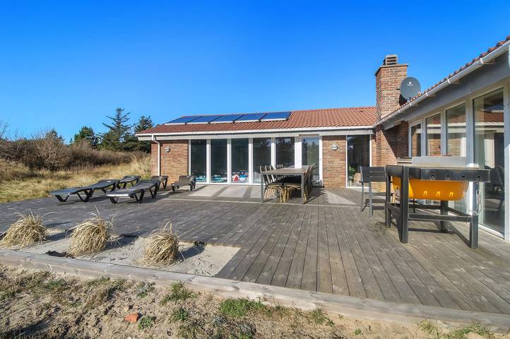 Feriehus for 12 personer, med sauna og jacuzzi samt terrasse, husdyr tilladt - 1