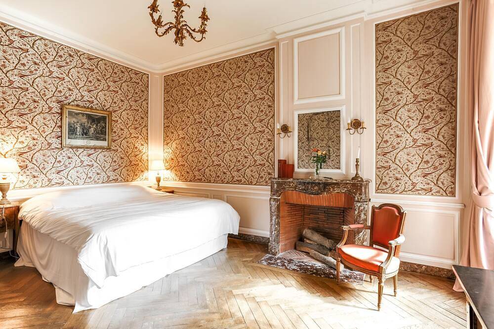 Château with Spa, Golf, Tennis, Basket, swimming pools, gardens.  in Saint-Michel en Pré-Bocage, Región de Caen