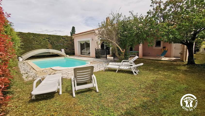 Gîte pour 6 personnes, avec piscine ainsi que terrasse et jardin à Saturargues