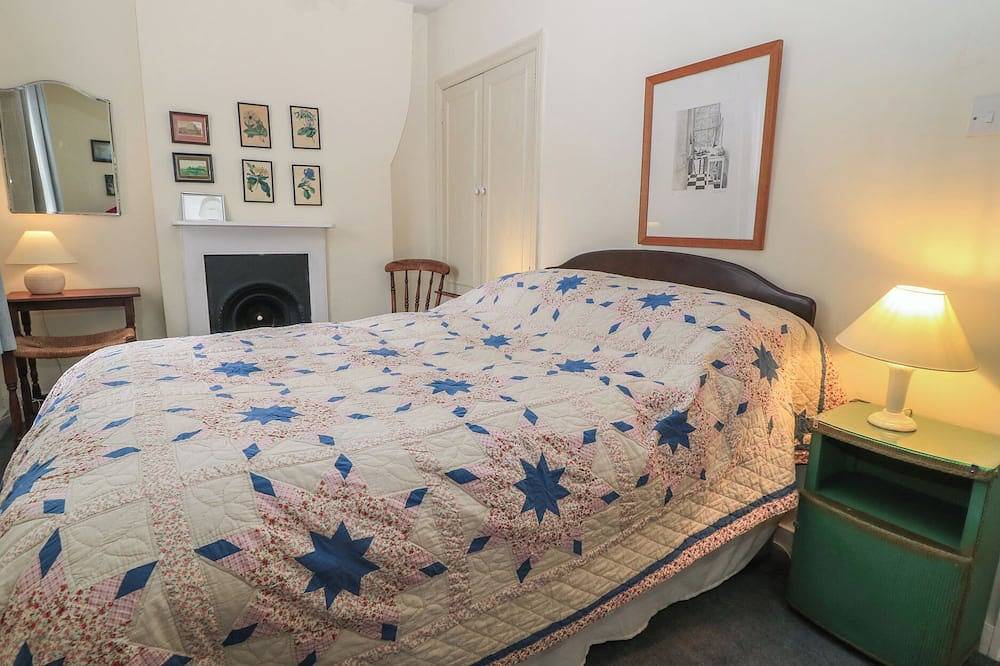 The Townhouse, character holiday cottage in Salisbury in Salisbury, Wiltshire