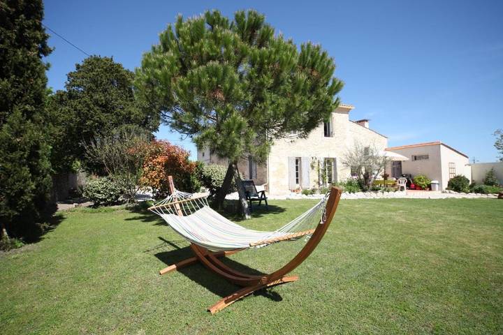 Location de vacances pour 3 personnes, avec jardin et piscine à Saint-Germain-d'Esteuil - 2