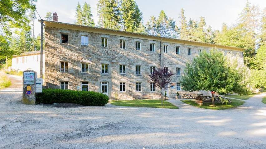 Chambre d’hôte pour 4 personnes, avec sauna et terrasse ainsi que jacuzzi et jardin