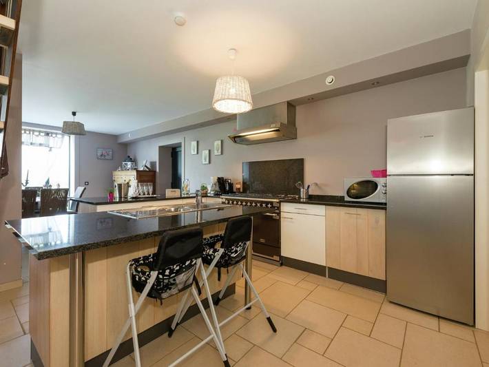 Location de vacances pour 14 personnes, avec jardin et sauna ainsi que terrasse et jacuzzi, animaux acceptés dans Aye - 4