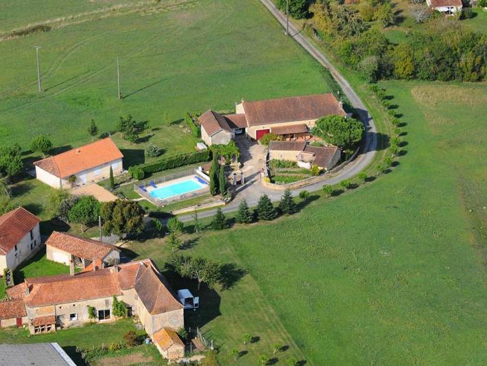 Location de vacances pour 4 personnes, avec jardin ainsi que piscine et terrasse à Vergt - 3