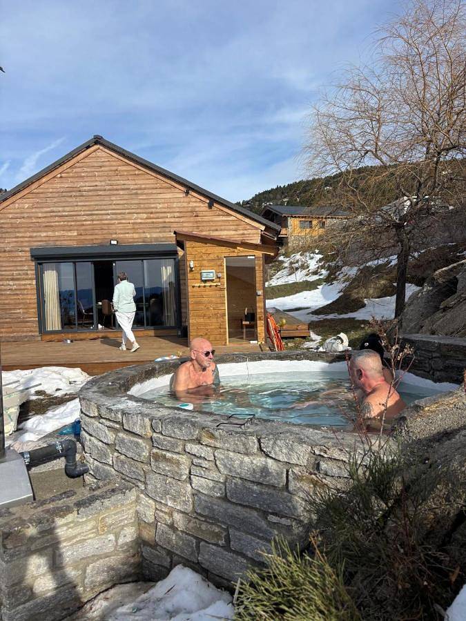Chalet pour 8 personnes, avec vue ainsi que terrasse et sauna, animaux acceptés