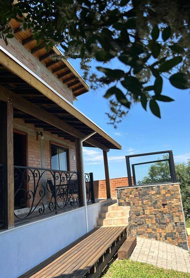 Casas e apartamentos de temporada para 2 pessoas, com jardim e balcão e ainda jacuzzi em Cunha