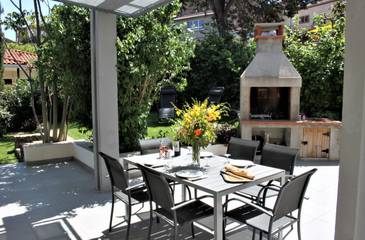 Gîte pour 4 personnes, avec terrasse et jardin à Llauro