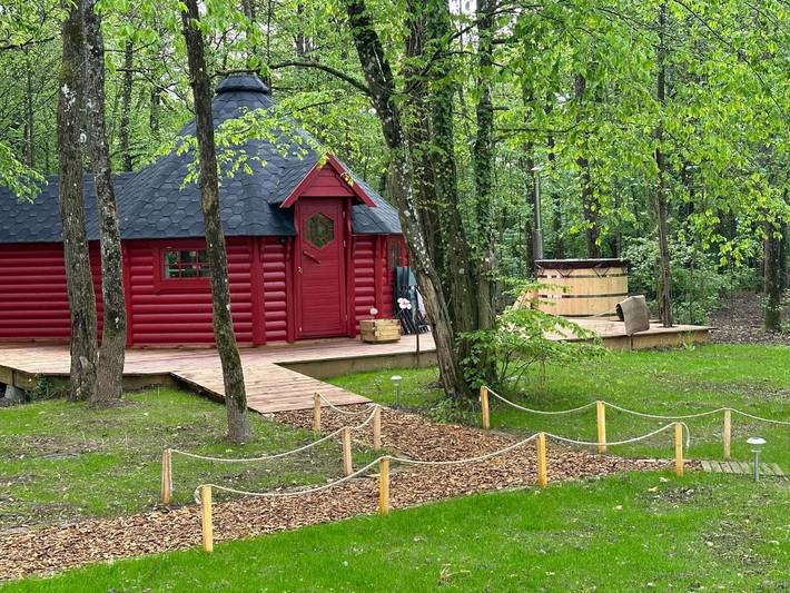 Gîte pour 4 personnes, avec Jacuzzi et Terrasse ainsi que Jardin et Bassin pour enfant à Paley