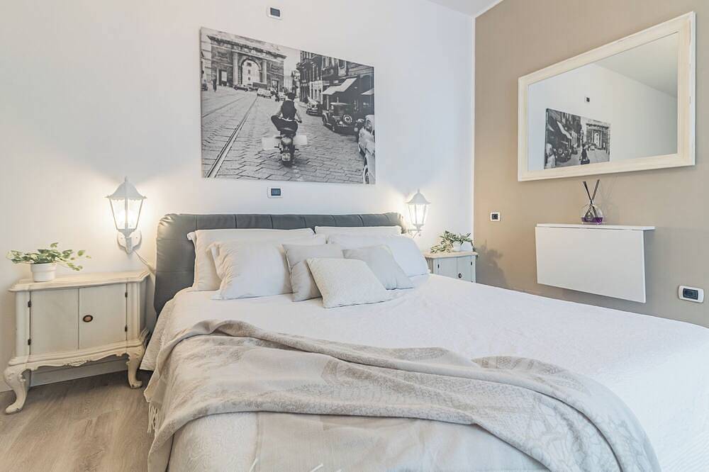 Entire apartment, Thea-historical center Monza in Centro (Monza), Monza