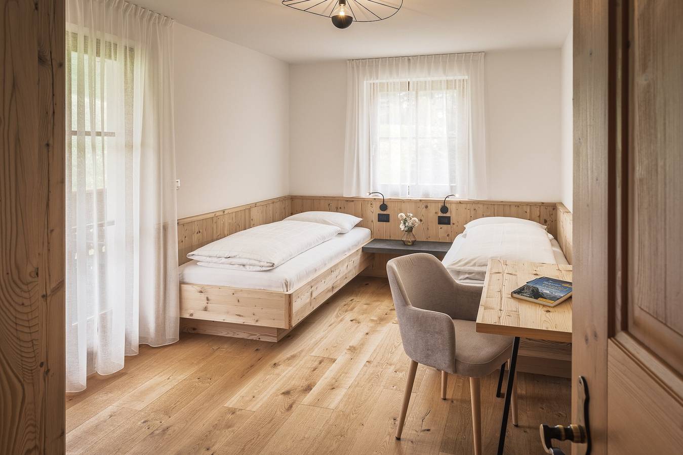 Ganze Wohnung, Ferienwohnung 'Désirée - Fanes' mit Bergblick, Balkon und Wi-Fi in Enneberg, Dolomiti Superski