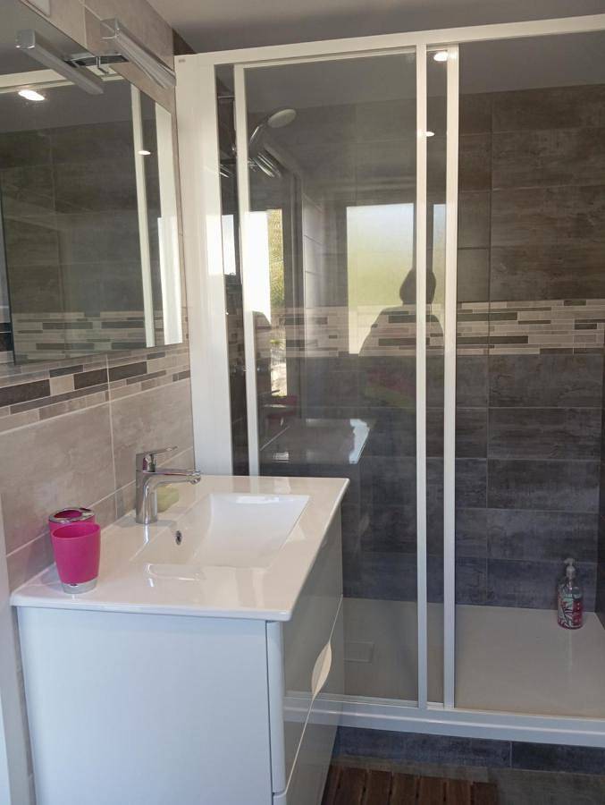 Location de vacances pour 6 personnes, avec terrasse à Ceyssat - 3