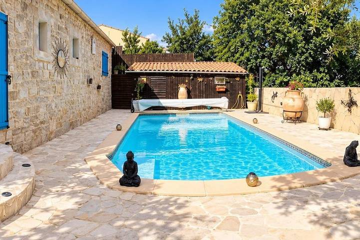 Gîte pour 2 personnes, avec Terrasse ainsi que Jardin et Piscine à Ners
