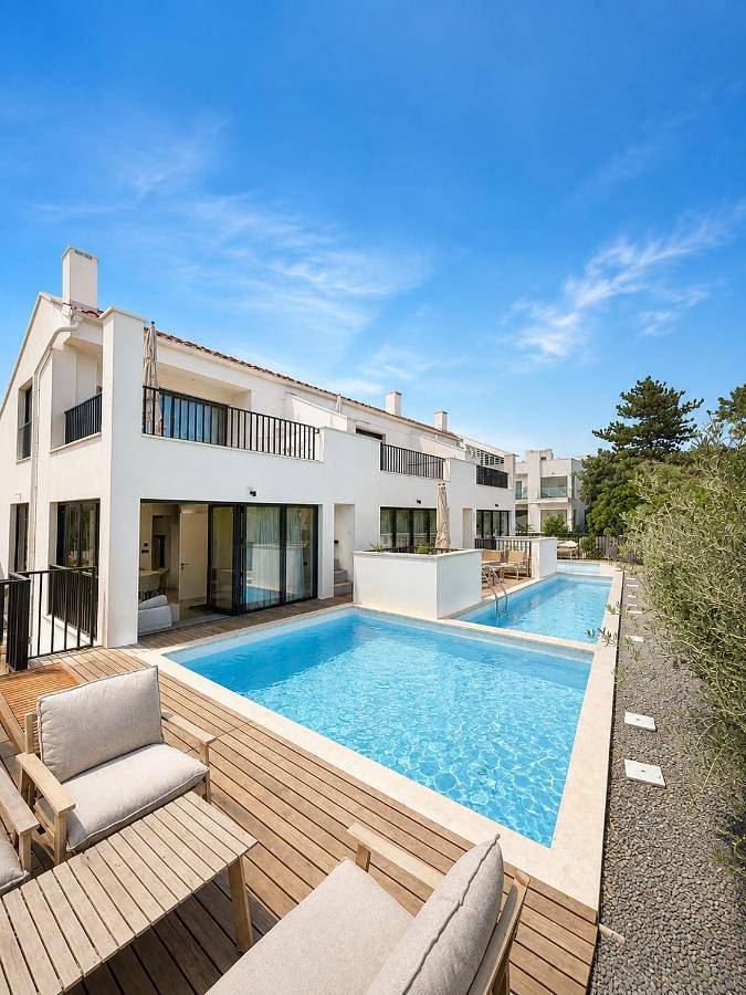 Villa pour 6 personnes, avec Balcon et Terrasse ainsi que Piscine et Vue à Punat