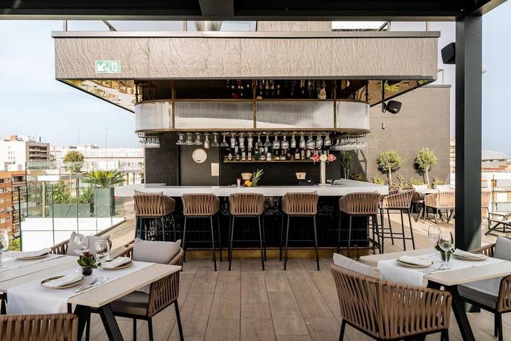 Apartamento para 2 personas, con vistas además de piscina y terraza en Cuatro Caminos