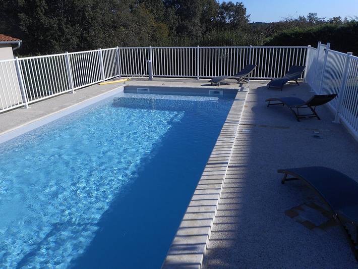 Gîte pour 6 personnes, avec piscine ainsi que terrasse et jardin à Eyzerac - 2