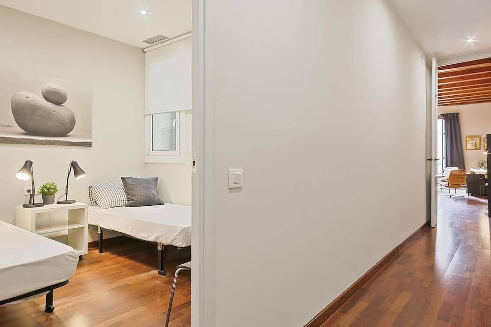 Apartamento entero, Piso recién reformado en Gràcia, para familias in Centro Barcelona, Barcelona