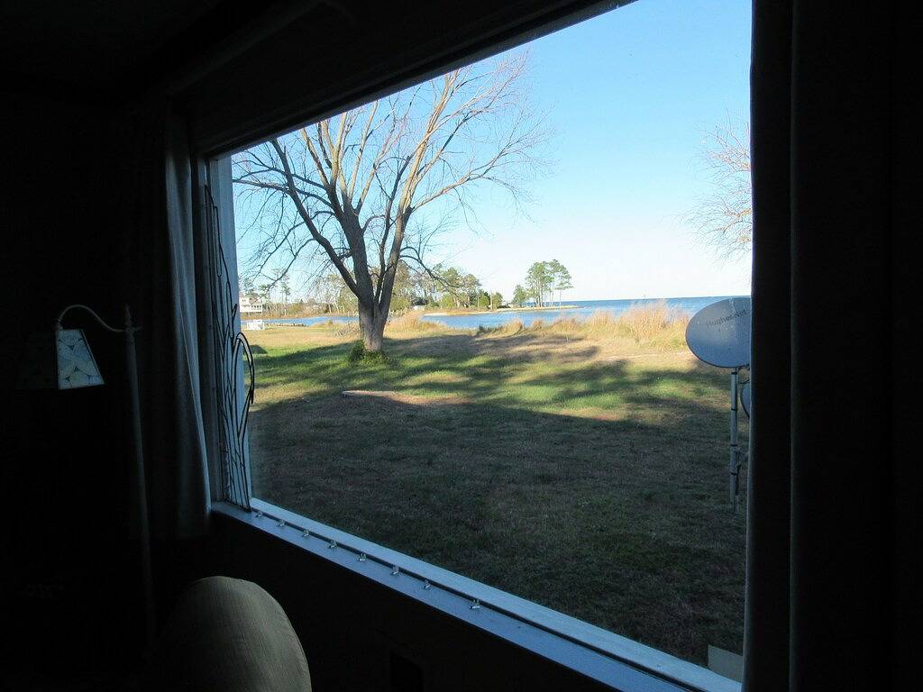 Little Bay Waterfront Retreat in Rappahannock River