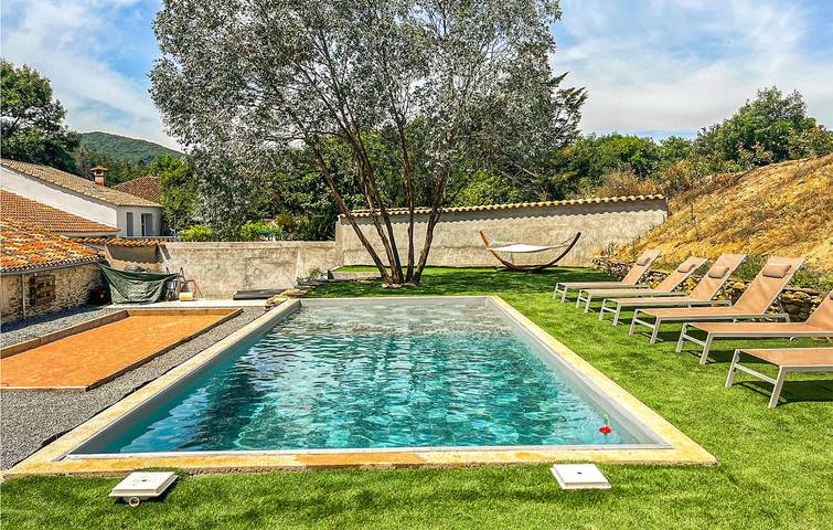 Gîte pour 8 personnes, avec jardin ainsi que terrasse et piscine à Pardailhan