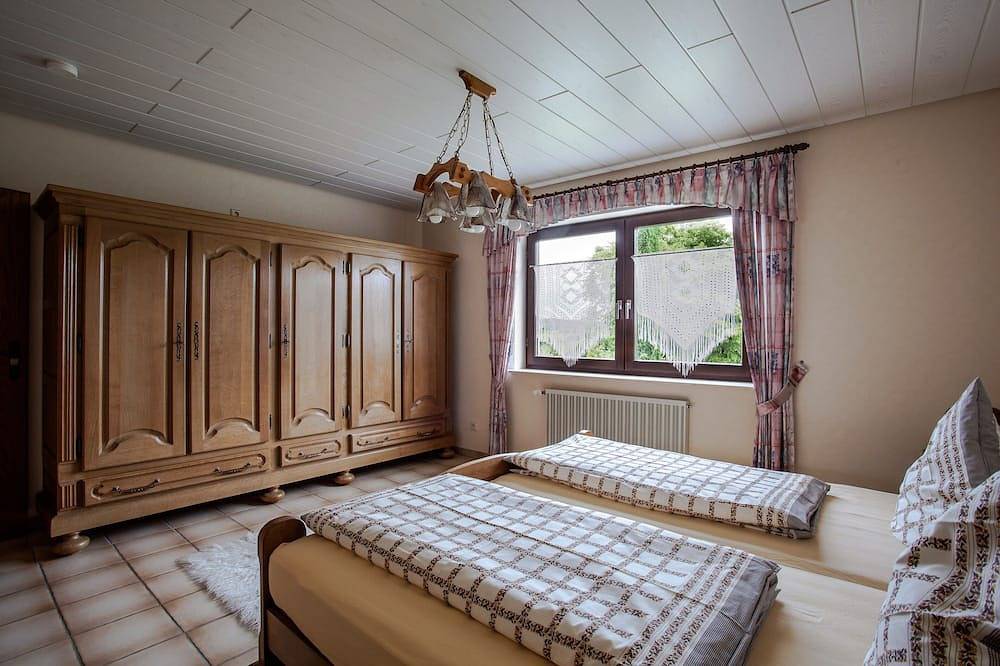 Ganze Wohnung, Große, geschmackvoll eingerichtete  Ferienwohnung in Tholey, Saar-Nahe-Bergland