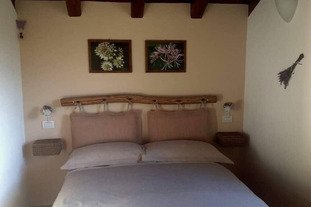 Le 2 formiche (Lauri): Rustikales Ferienhaus mit Terrasse und Garten in Cossogno, Lago Maggiore (Piemont)